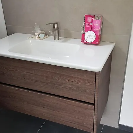 Helle Dhh Mit Ueberdachter Terrasse Apartamento