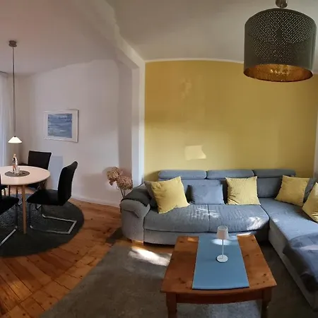 Helle Dhh Mit Ueberdachter Terrasse オルデンブルク